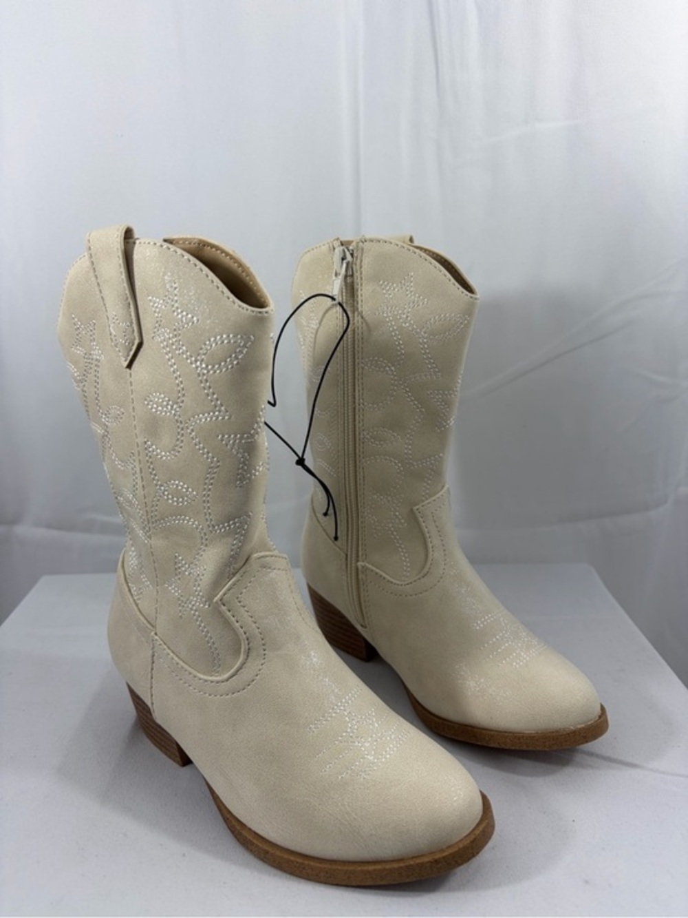 NWT pop Youth Size 11 Cream Western Mid-Calf Boot with Embroidered Detailing